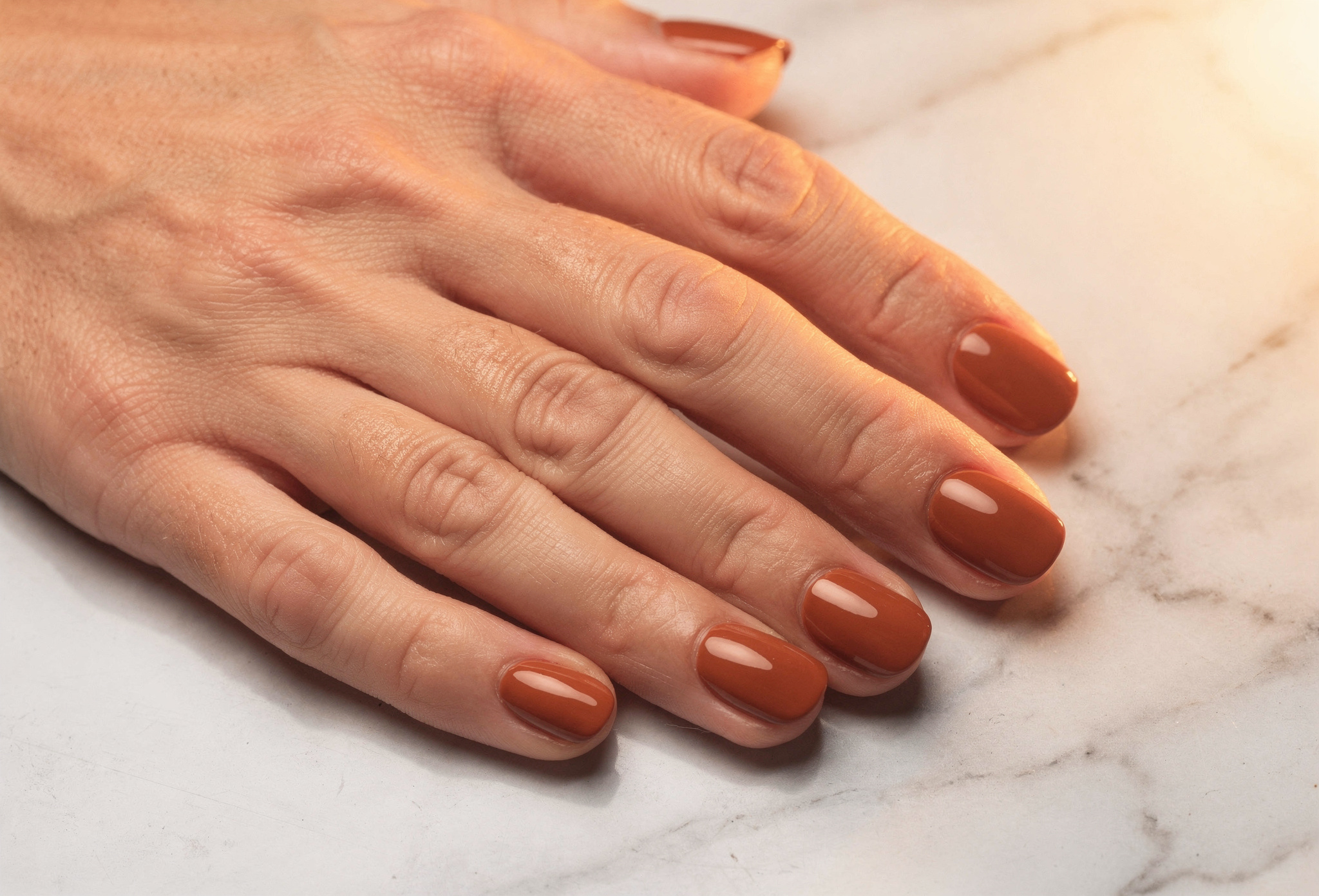 Bakım sonrası — kalıcı jel oje ile parlak ve düzgün tırnaklar